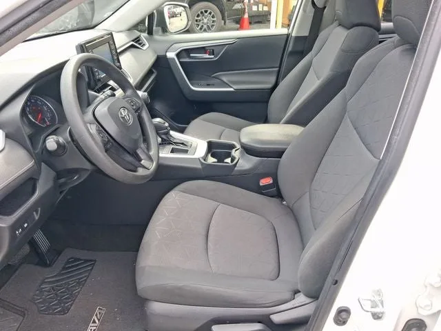 2019 Toyota RAV4 XLE photo 12
