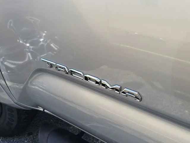 2021 Toyota Tacoma SR5 V6 photo 9