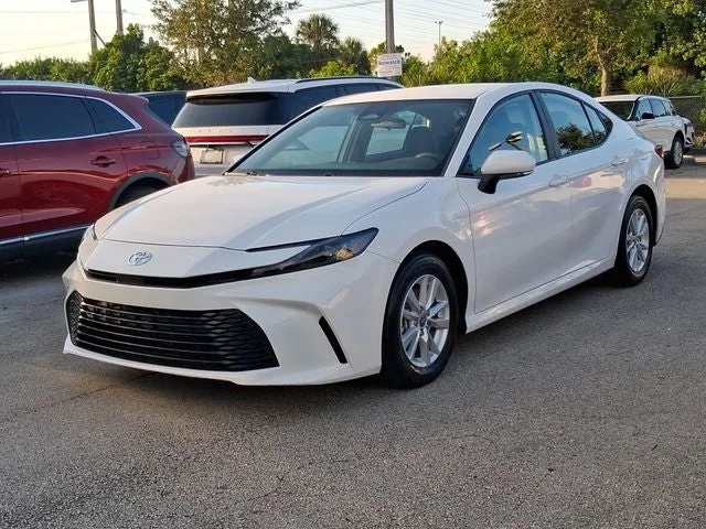 2025 Toyota Camry SE photo 2