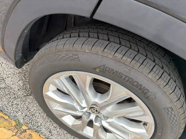 2021 Toyota Highlander Limited photo 7