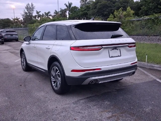 2023 Lincoln Corsair Standard photo 3