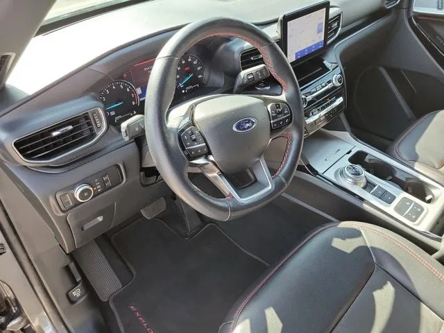 2023 Ford Explorer ST-Line photo 17