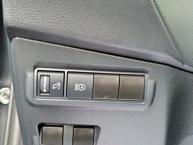 2022 Toyota Corolla Cross LE photo 12