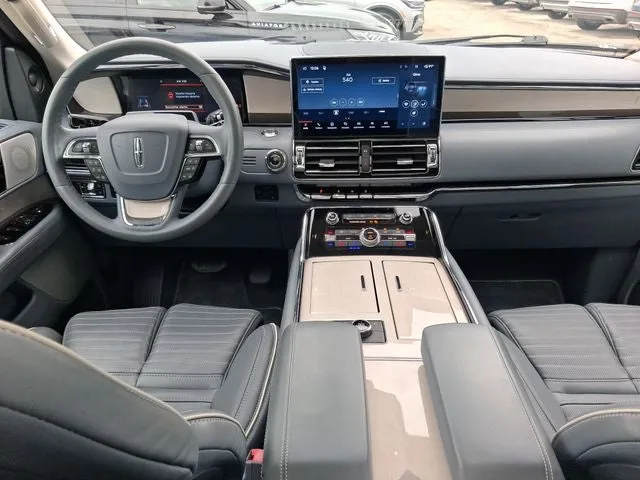 2022 Lincoln Navigator L Black Label photo 7