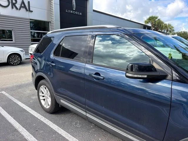 2016 Ford Explorer XLT photo 4