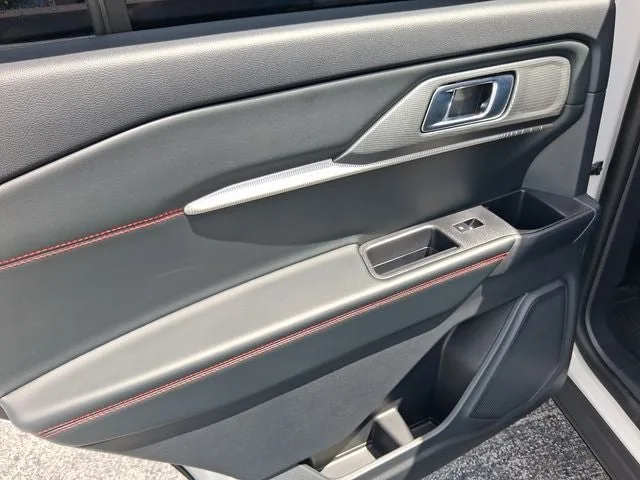 2026 Ford Explorer ST photo 9