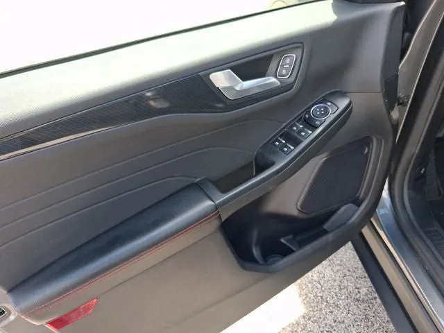 2023 Ford Escape ST-Line photo 13