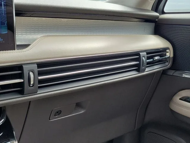2024 Lincoln Corsair Premiere photo 28