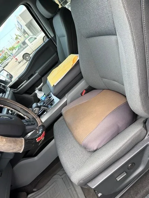 2025 Ford F-150 Lightning XLT photo 8