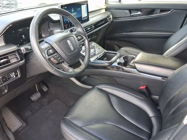 2023 Lincoln Nautilus Standard photo 11