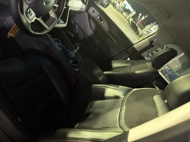 2025 Ford Explorer Active photo 9