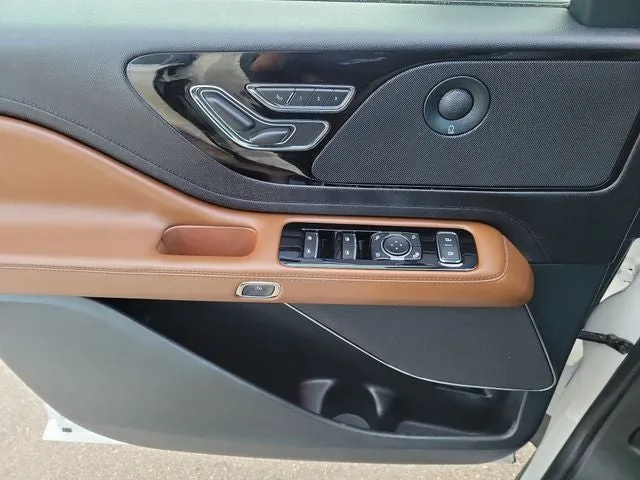 2023 Lincoln Aviator Reserve Premium photo 14