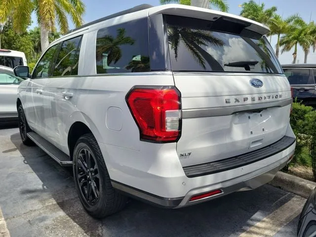 2023 Ford Expedition XLT photo 3
