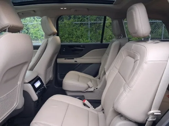 2023 Lincoln Aviator Reserve Premium photo 6