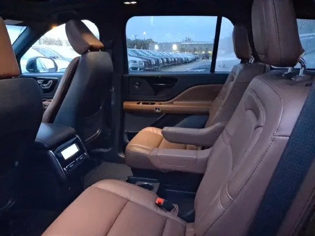 2023 Lincoln Aviator Reserve Premium photo 6