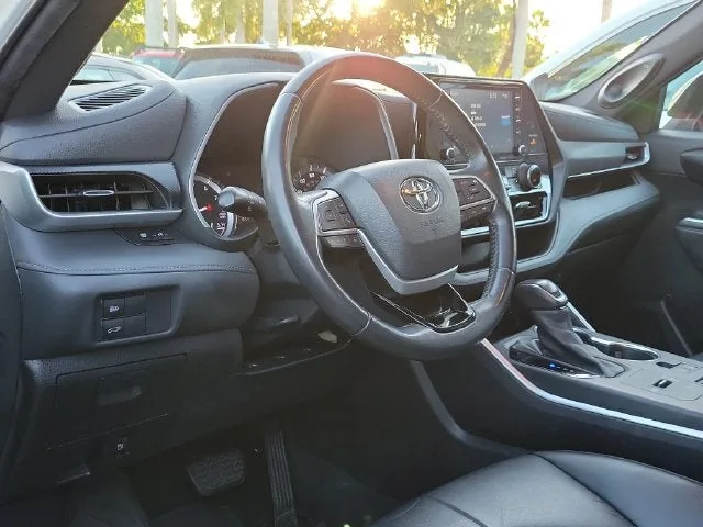 2022 Toyota Highlander XSE photo 7