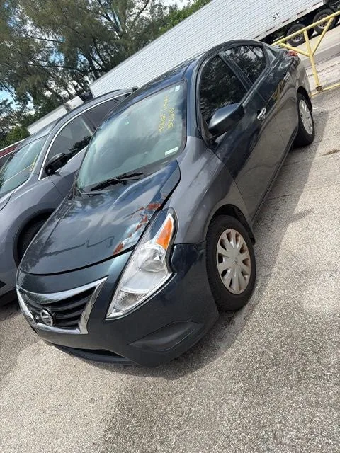 2016 Nissan Versa 1.6 S Plus photo 2