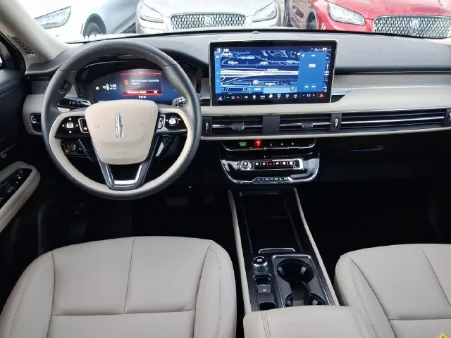 2025 Lincoln Corsair Premiere photo 7