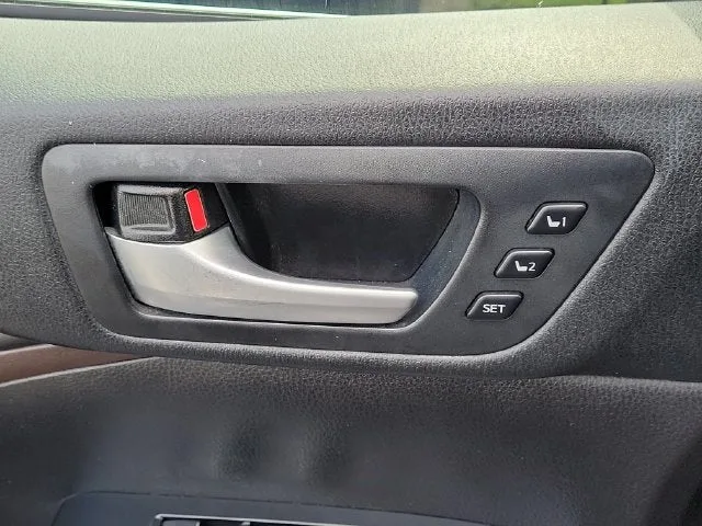 2017 Toyota Highlander Limited Platinum photo 16