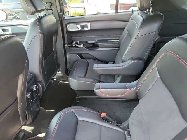 2023 Ford Explorer ST-Line photo 11