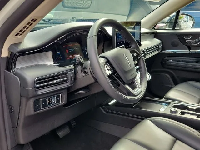 2024 Lincoln Corsair Premiere photo 10