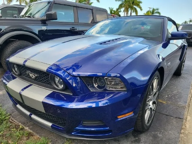 2014 Ford Mustang GT Premium photo 11