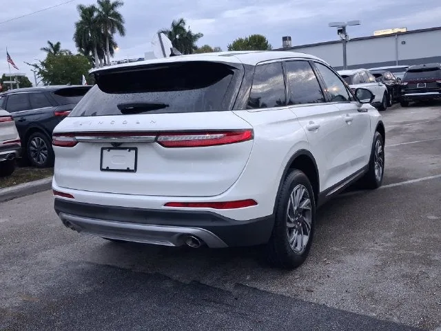 2023 Lincoln Corsair Standard photo 4