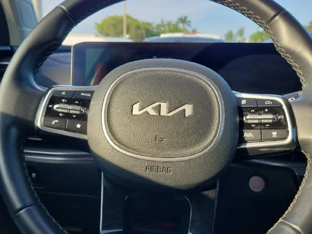 2025 Kia Sorento S photo 18