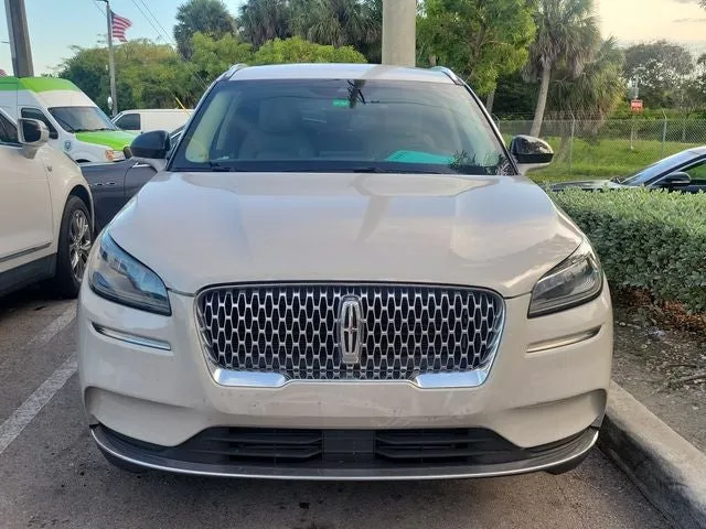 2022 Lincoln Corsair Standard photo 2
