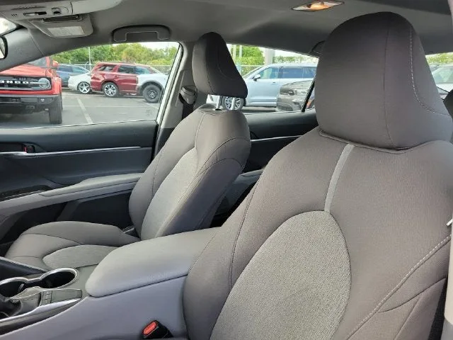 2022 Toyota Camry LE photo 9