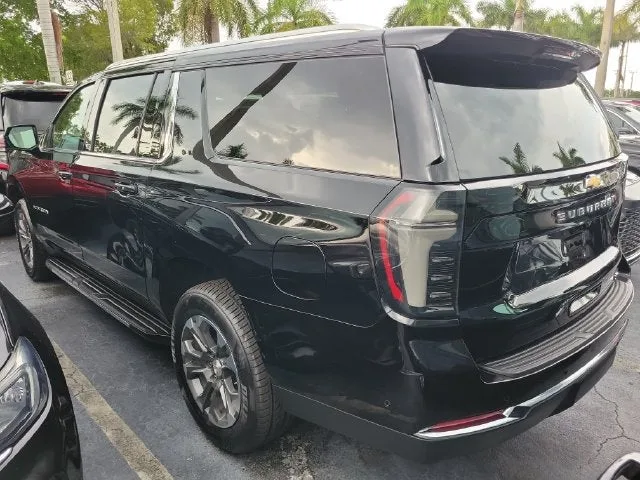 2025 Chevrolet Suburban LT photo 4