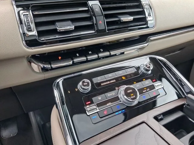 2023 Lincoln Navigator L Reserve photo 19