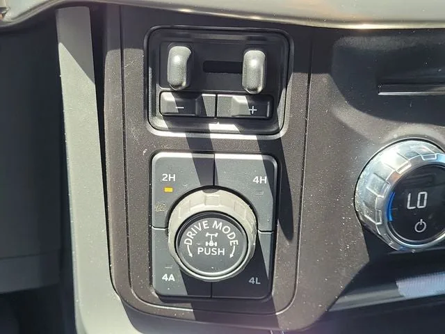 2021 Ford F-150 Lariat photo 25
