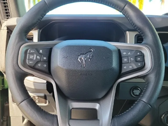 2025 Ford Bronco Outer Banks photo 17