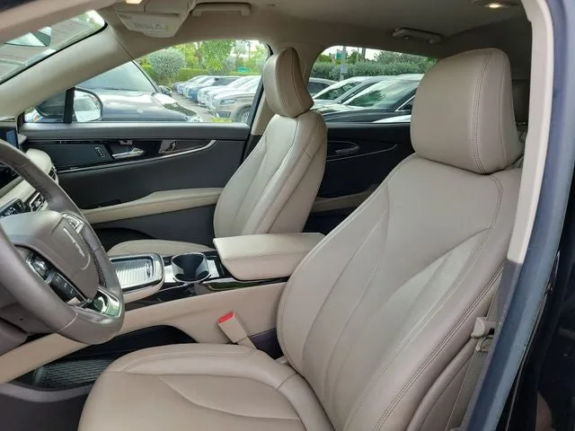 2023 Lincoln Nautilus Standard photo 11
