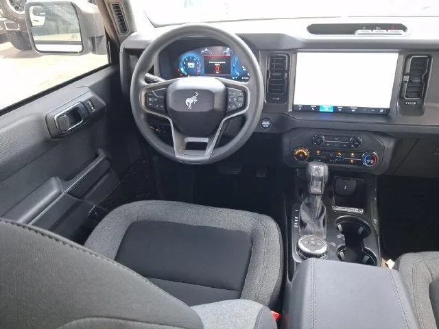 2025 Ford Bronco Base photo 8