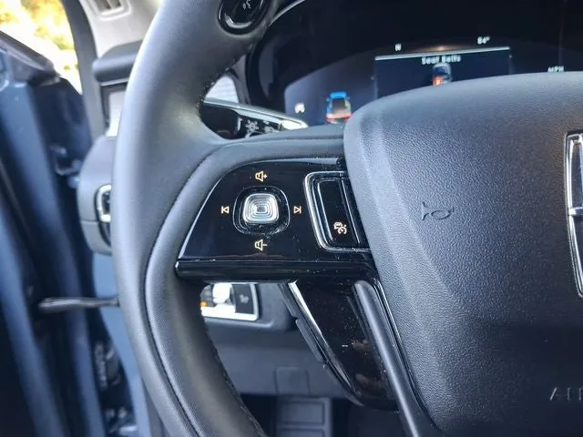 2023 Lincoln Corsair Standard photo 17