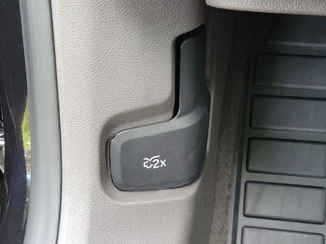 2024 Lincoln Corsair Premiere photo 13