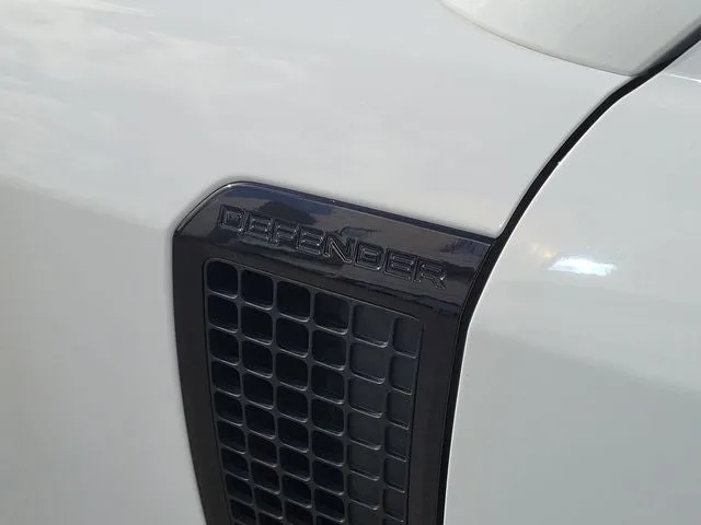 2024 Land Rover Defender 130 S photo 12