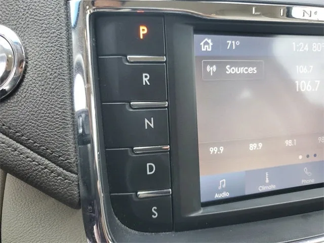2020 Lincoln Continental Standard photo 14