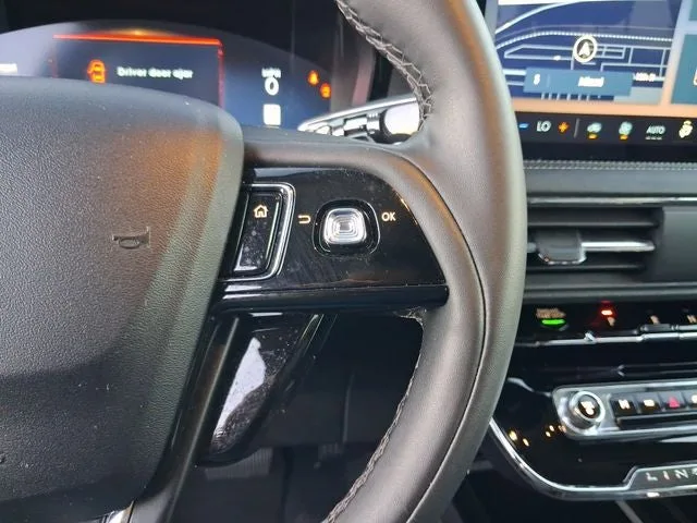 2023 Lincoln Corsair Standard photo 18