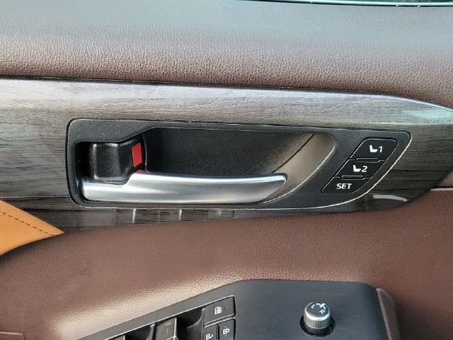 2021 Toyota Highlander Platinum photo 17