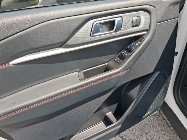 2026 Ford Explorer ST photo 13
