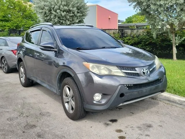 2015 Toyota RAV4 XLE photo 3