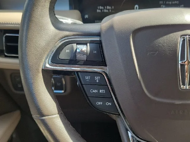 2022 Lincoln Nautilus Standard photo 20