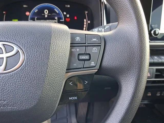 2025 Toyota Camry SE photo 18