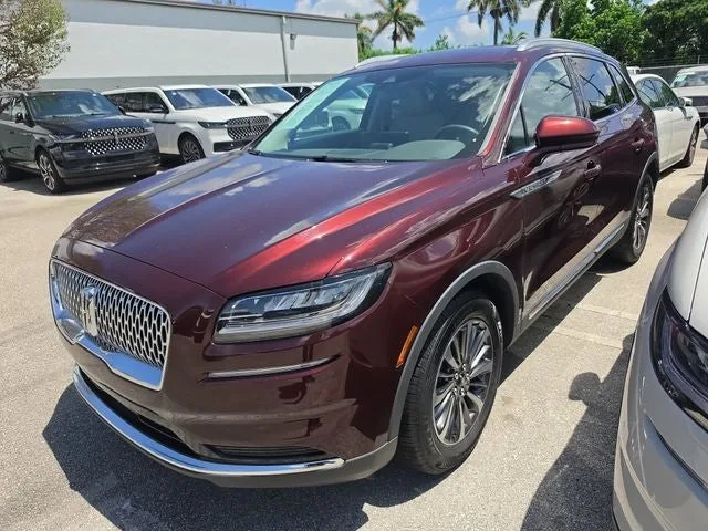2023 Lincoln Nautilus Standard photo 2