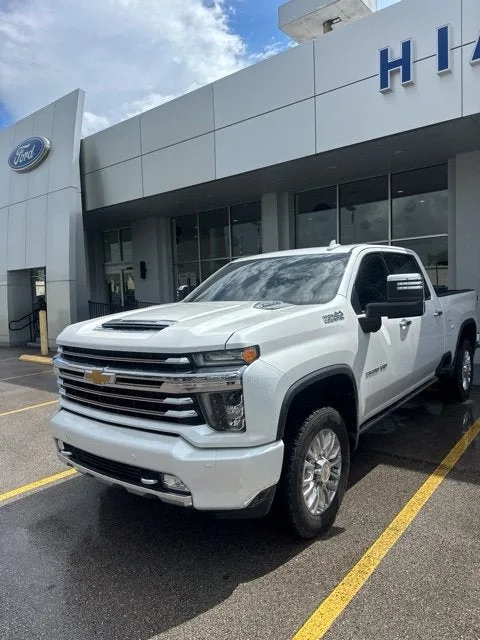 2022 Chevrolet Silverado 3500HD High Country photo 2