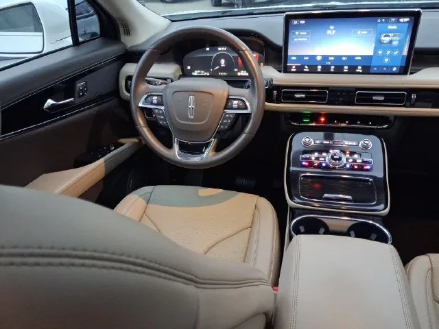 2022 Lincoln Nautilus Reserve photo 8