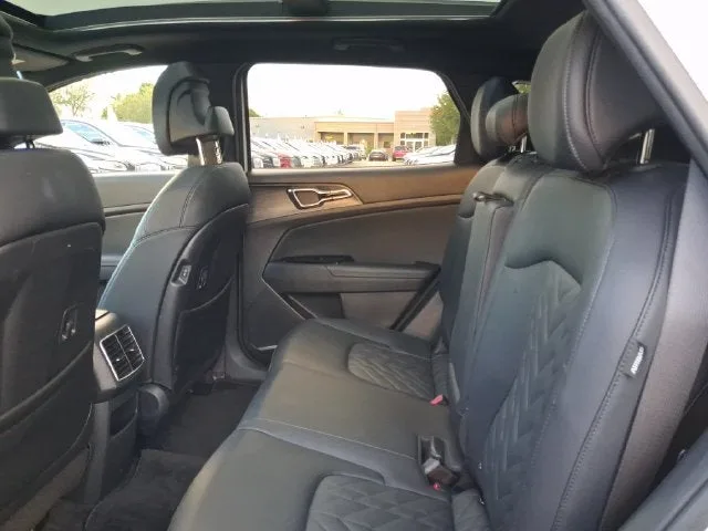 2024 Kia Sportage Plug-In Hybrid X-Line photo 6